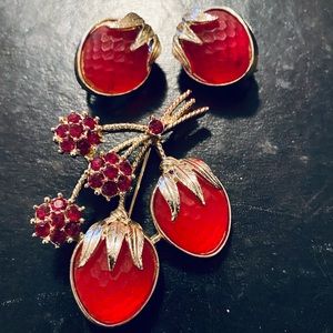 Sarah Coventry Frosted Glass “Festival Strawberry” Set